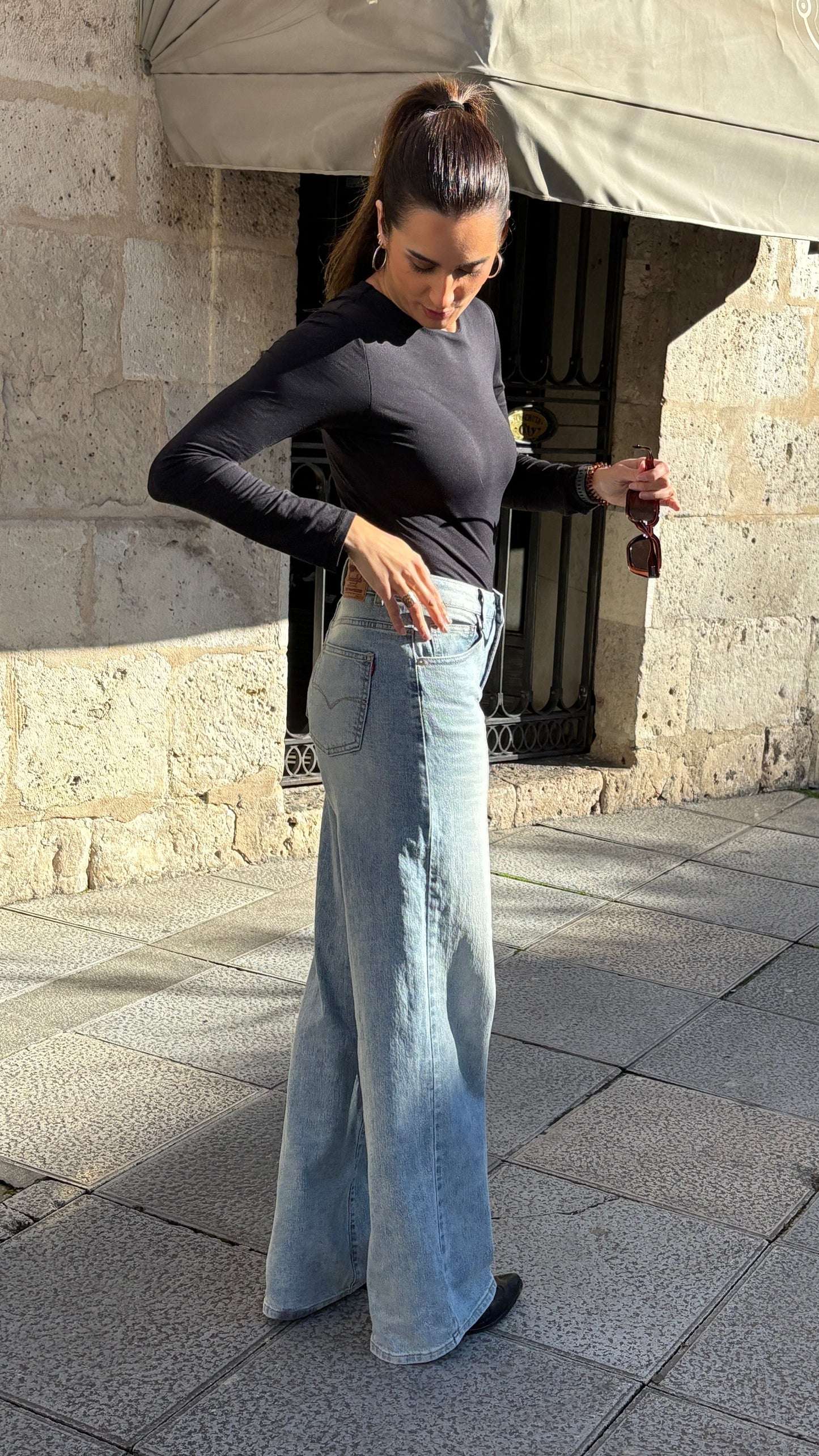 JEANS WIDE LEG TIRO ALTO