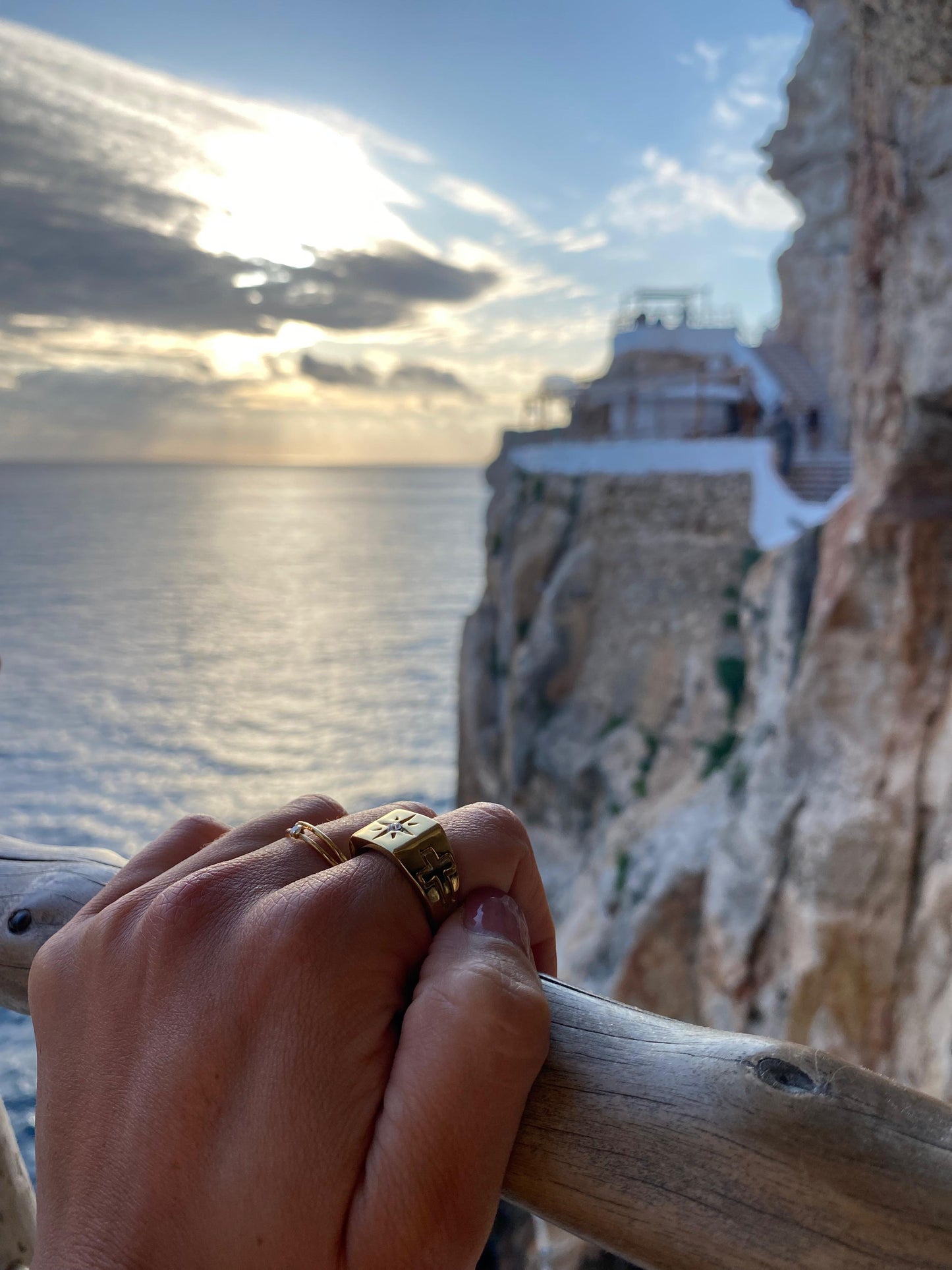 ANILLO SELLO CUADRADO DORADO