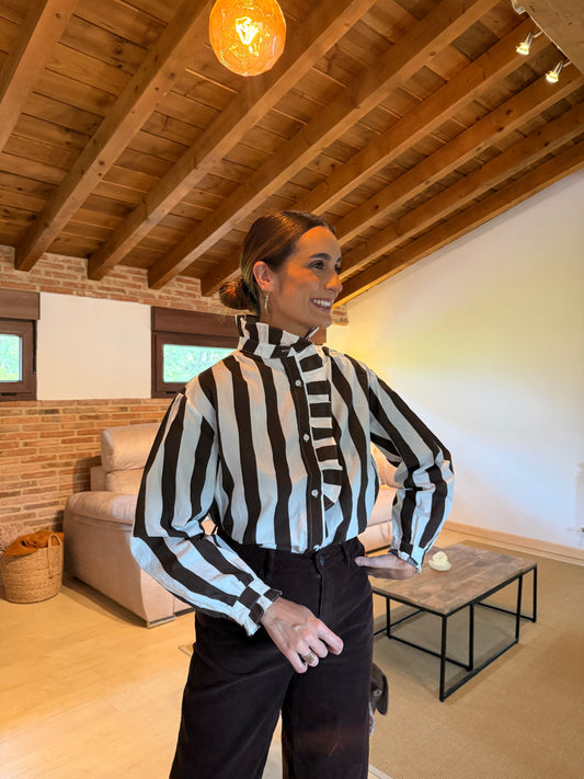 BLUSA RAYAS VOLANTE