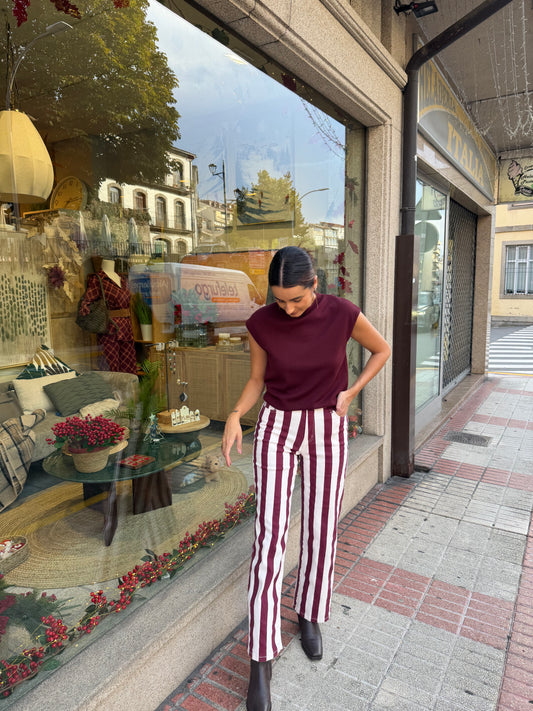 JEANS RAYAS BURDEOS