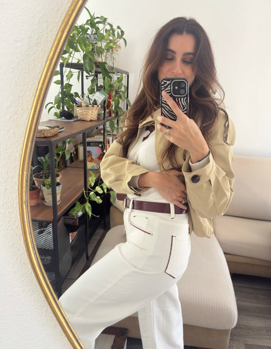 JEANS BLANCO WIDE LEG DETALLES BURDEOS