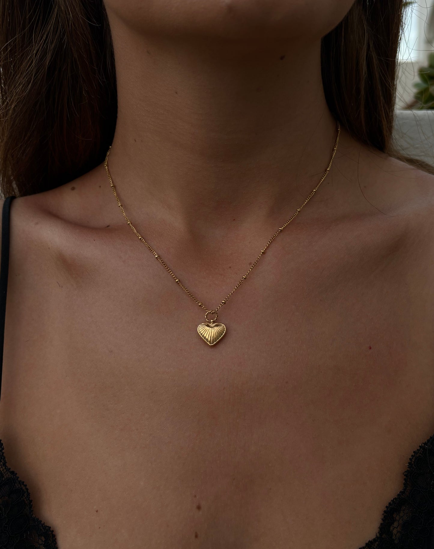 COLLAR CORAZÓN DORADO