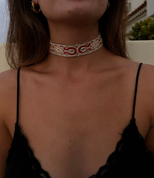 CHOKER FLORES DETALLE DORADO