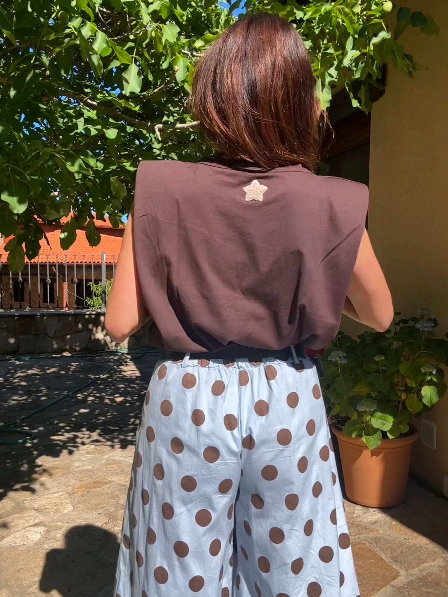 CAMISETA HOMBRERAS MANGA SISA