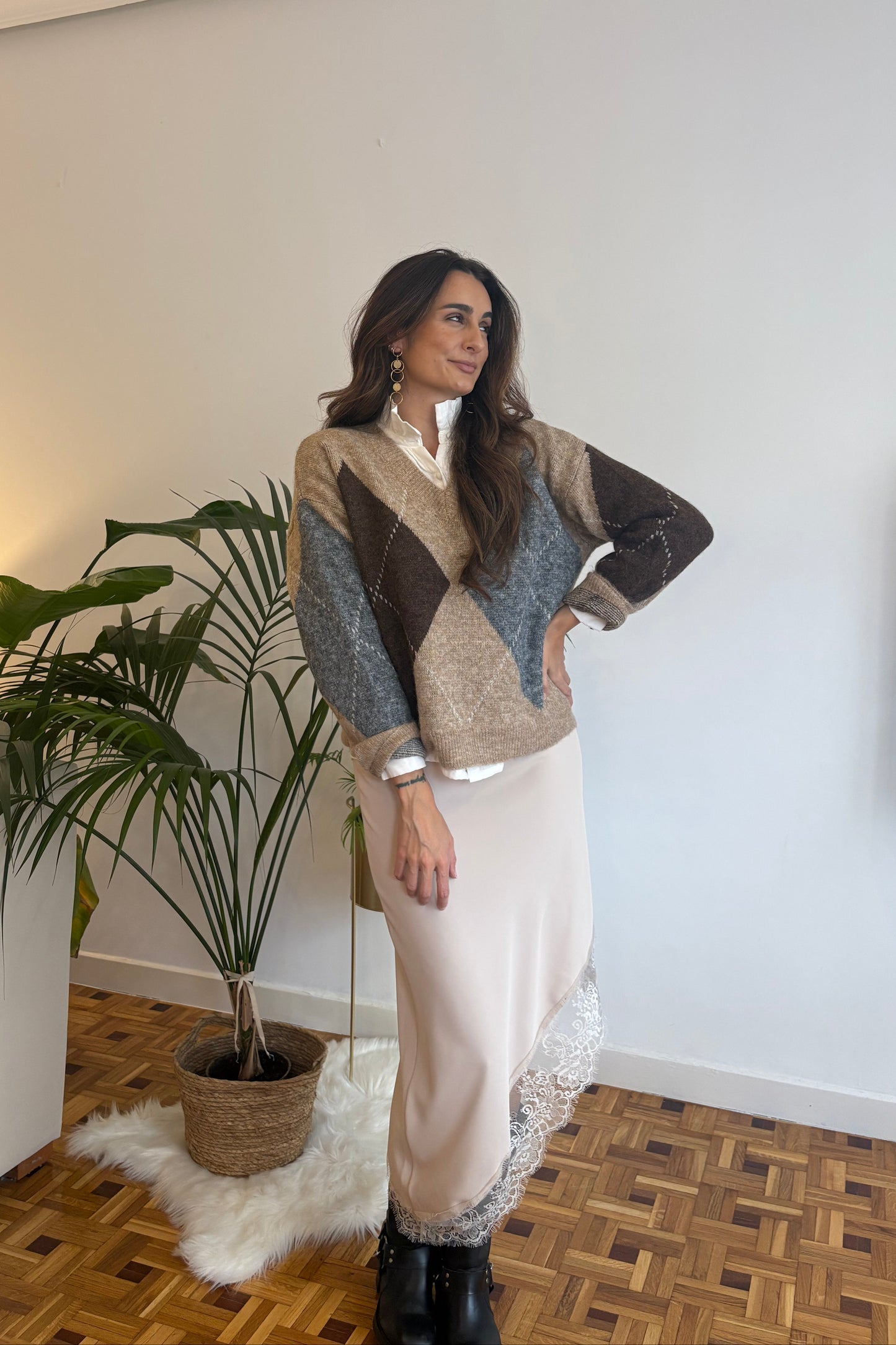 FALDA ASIMÉTRICA ENCAJE CRUDO