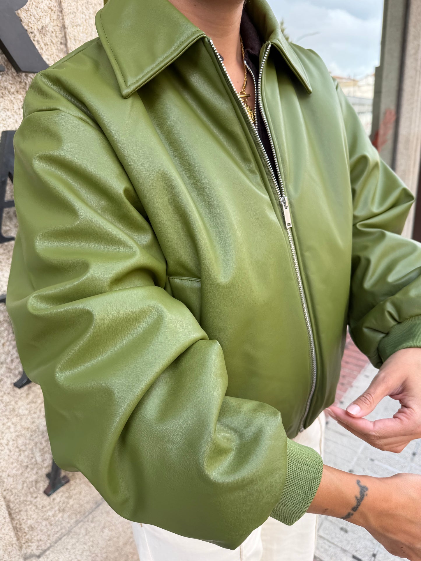 CAZADORA BOMBER EFECTO PIEL