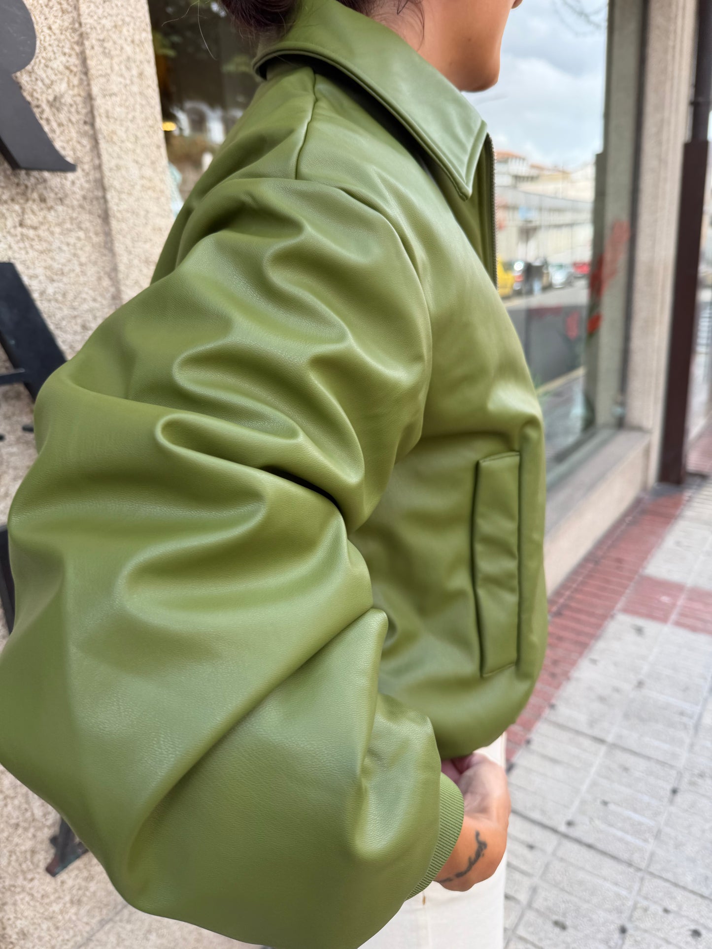 CAZADORA BOMBER EFECTO PIEL